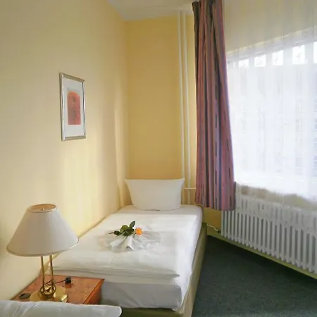 Amadeus Hotel 2*