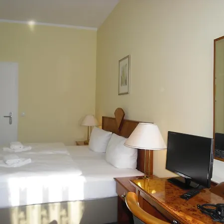 Hotel Amadeus 2*