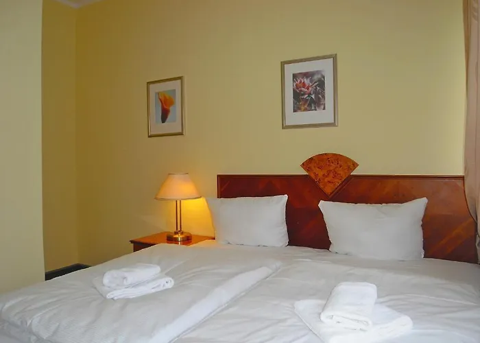 Amadeus 2* برلين